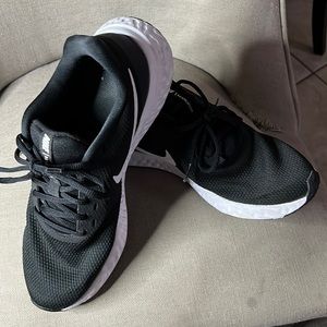 Nike men’s tennis shoes Worn one time were to small